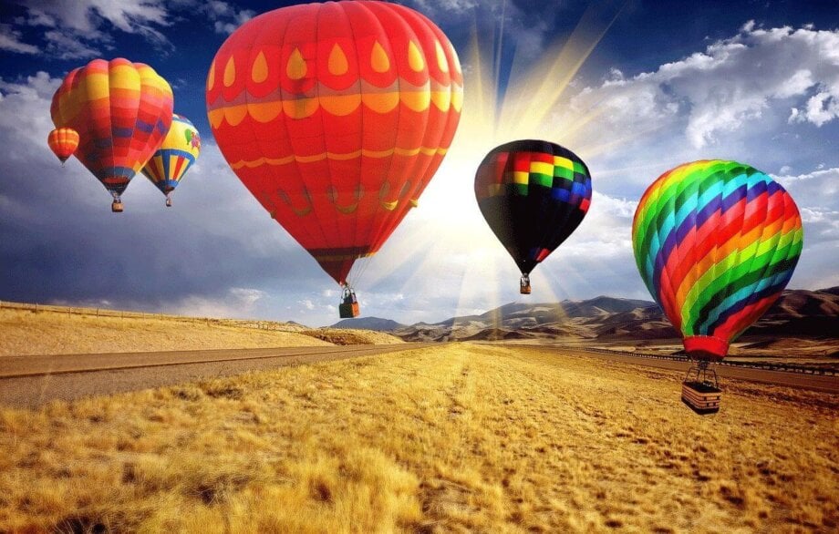 Balony na tle słońca