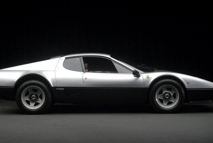 Stary model samochodu marki Ferrari
