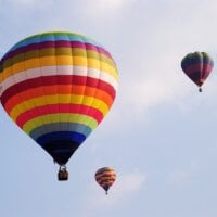 kolorowe balony na gorące powietrze