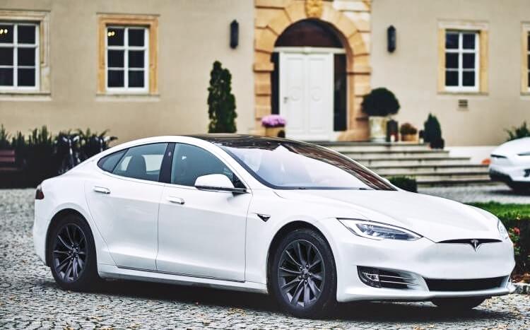 tesla s90D bokiem