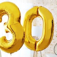 złote balony na 30 urodziny