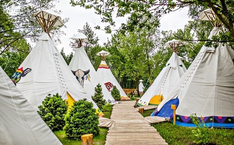 indiańskie tipi w western camp zator energylandia