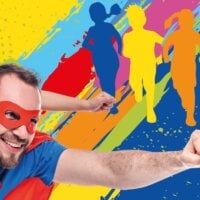 tata z córką jako superbohaterowie