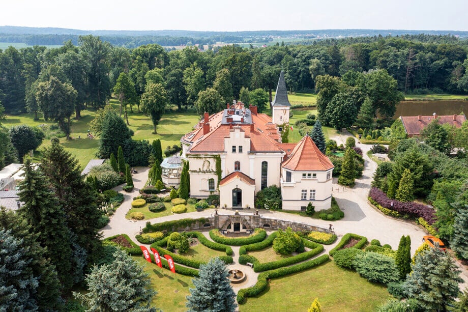 Widok z lotu ptaka na Pałac Brzeźno