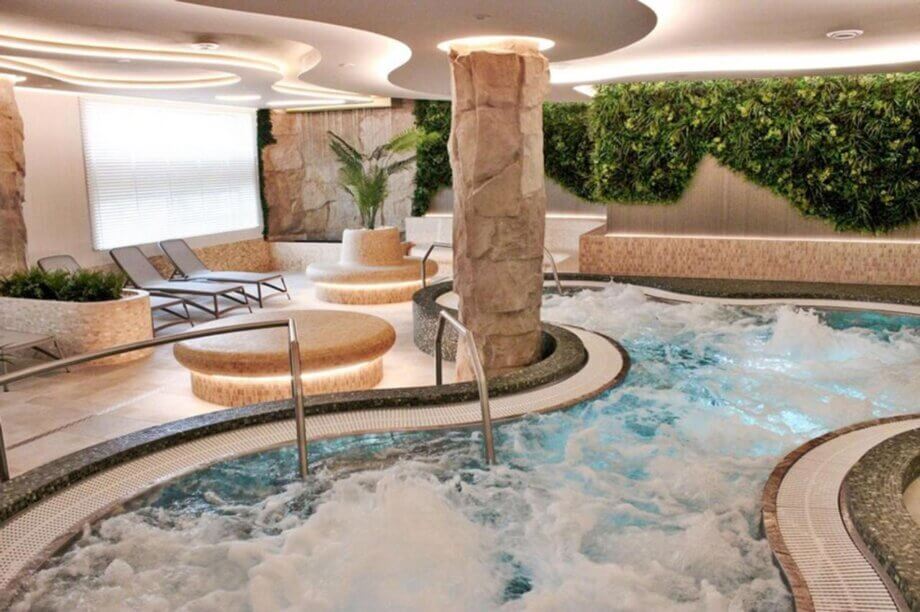 Widok na strefę basenową w hotelu Baltica Wellness & SPA