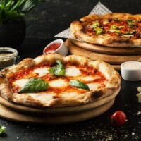 Pizza w dwóch rodzajach